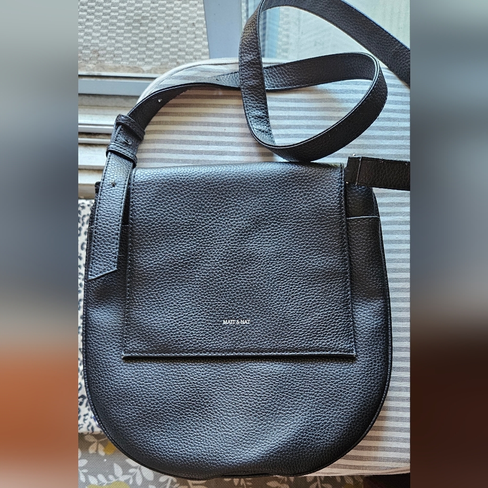 Matt & Nat Messenger Bag In Black / Prune (Inside)